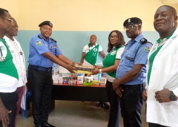 NMA Holds Medical Outreach,  Donates  Medicines To Police In Anambra