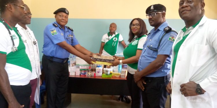 NMA Holds Medical Outreach,  Donates  Medicines To Police In Anambra