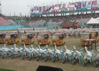 Ganduje, Uzodimma Present As Sen. Ubah Distributes Empowerment Items To Constituents