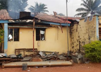 Anambra Police Division Attacked, Razed By Hoodlums (video)