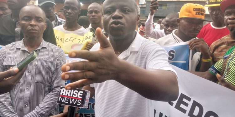 Ukpor Community In Anambra Vows Weekly Protest Against Against EEDC Over Darkness