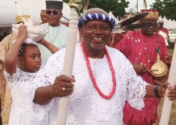 Plaudits As Nezianya, Ex-NAN Director Dances Into Aristocratic Agbalanze Society Of Onitsha 